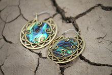 Load image into Gallery viewer, ABAOLONE SHELL EARRINGS