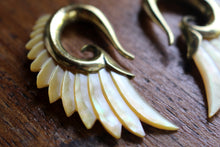 Load image into Gallery viewer, MOTHER OF PEARL SHELL WEIGHTS
