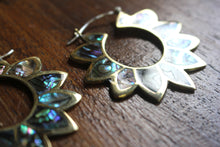 Load image into Gallery viewer, ABALONE LOTUS EARRINGS