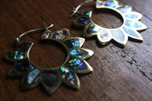 Load image into Gallery viewer, ABALONE LOTUS EARRINGS