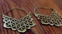 Load image into Gallery viewer, FLOWER OF LIFE EARRING DESIGN