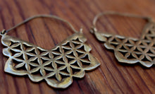Load image into Gallery viewer, FLOWER OF LIFE EARRING DESIGN