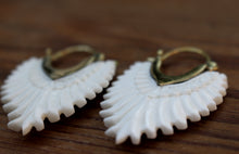 Load image into Gallery viewer, NIWE EARINGS