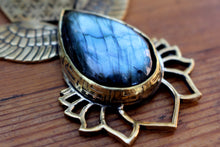 Load image into Gallery viewer, LABRADORITE LOTUS NECKLACE