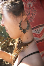 Load image into Gallery viewer, ABALONE LOTUS EARRINGS