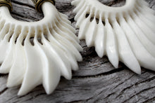 Load image into Gallery viewer, WING EARRINGS