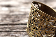 Load image into Gallery viewer, ORNATE BRASS DESIGN
