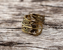 Load image into Gallery viewer, BRASS SPIRAL RING