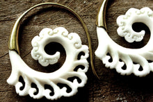 Load image into Gallery viewer, SPIRAL EARINGS